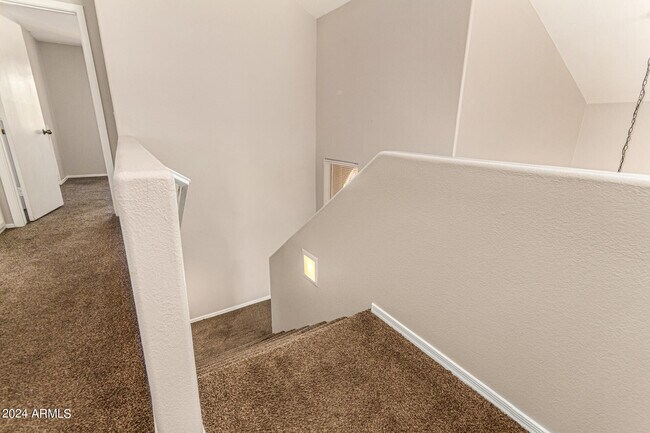 Building Photo - 3223 E Poinsettia Dr