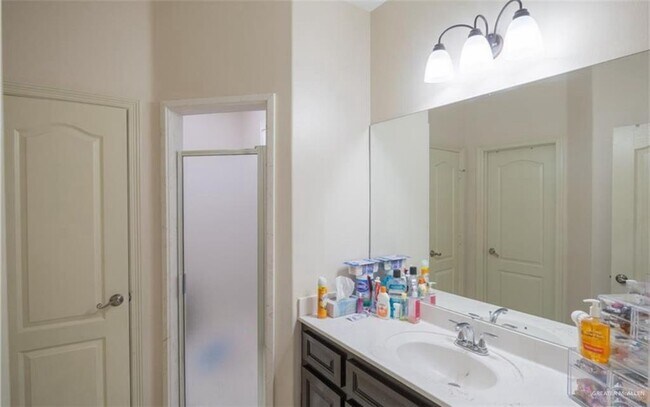 Building Photo - 304 S Ridge Ln