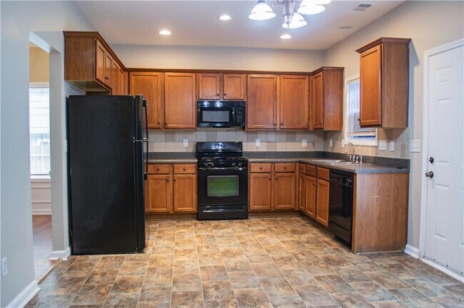 Building Photo - 444 Crestmont Ln