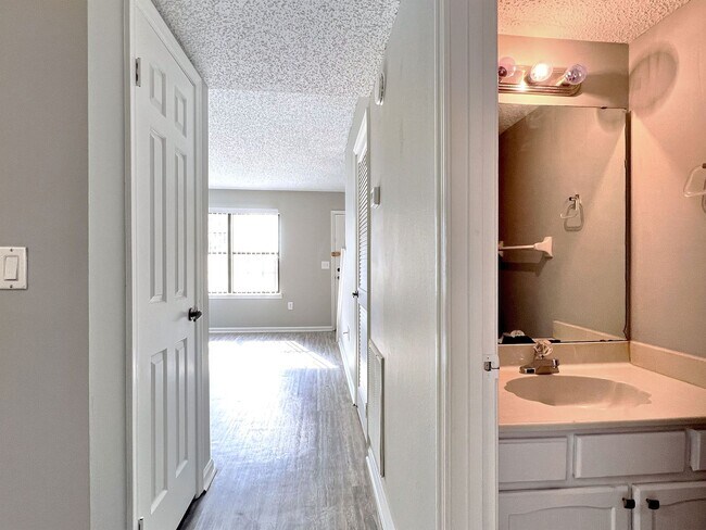 Building Photo - Two-Bedroom End Unit Townhome