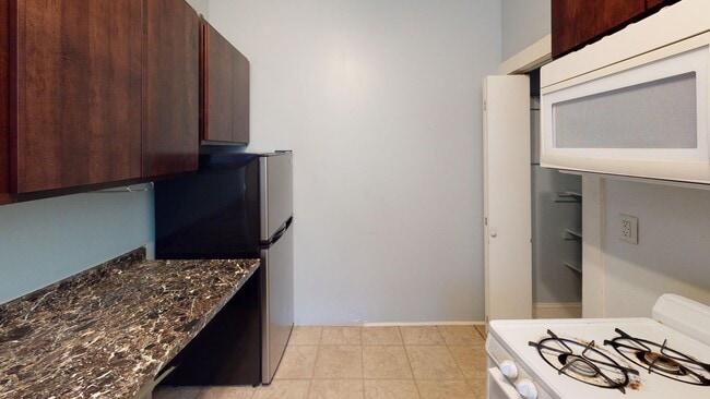 Building Photo - Sunny 1BR in East Rock | Hot Water & Gas Included | Walk to Yale