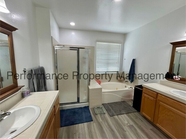 Building Photo - Stunning 4 Bed/3 Bath NW Bakersfield Home ...