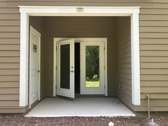 Building Photo - 2109 Golden Lake Loop