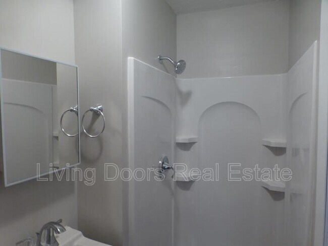 Building Photo - 3701 Lewis Ave