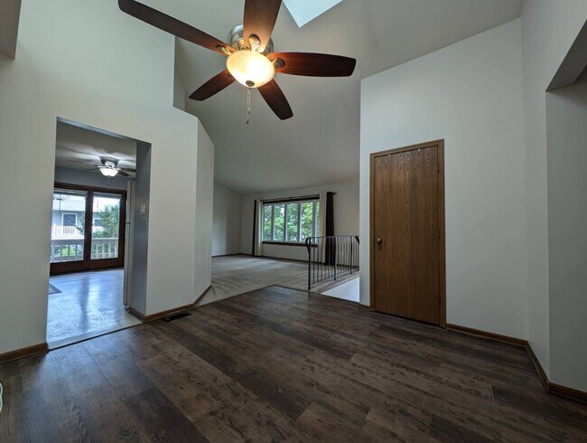 Building Photo - 9200 Drummond Dr