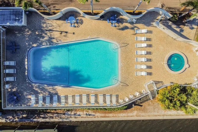 Building Photo - 903 Bahia Del Sol Dr