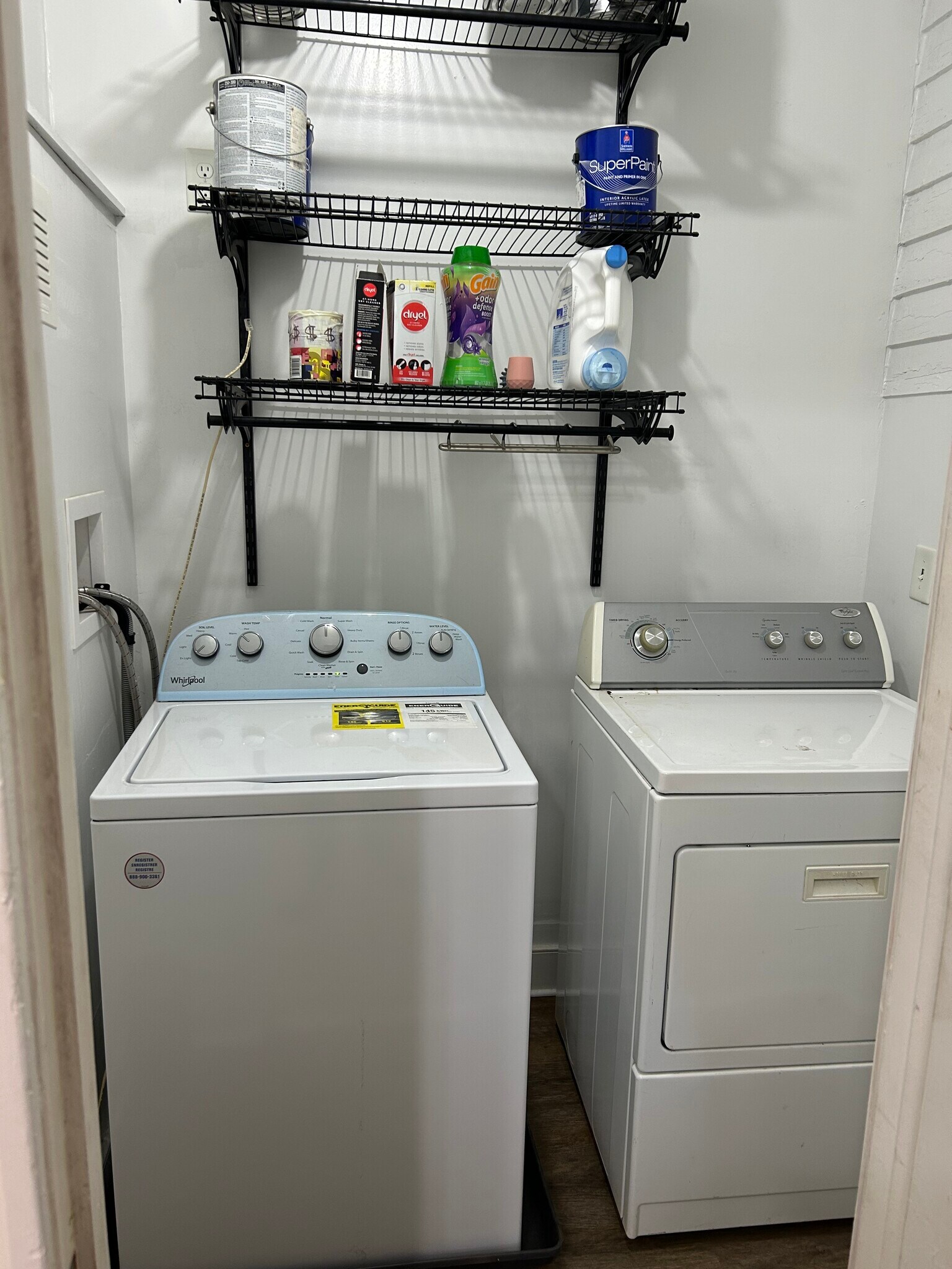 Building Photo - 1103 Oakwood Ave