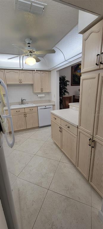 Building Photo - 1211 Capri Isles Blvd