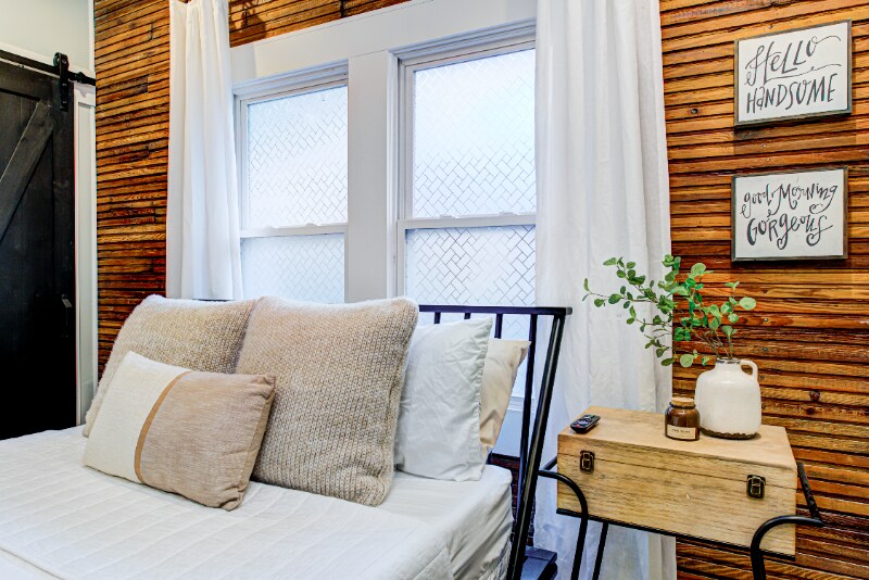 Building Photo - 931 Lasalle St