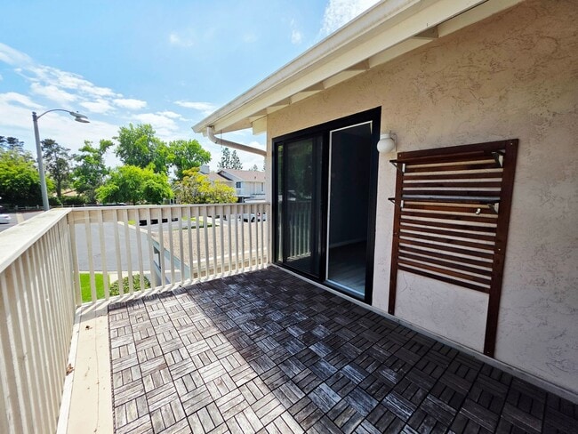 Building Photo - Updated 3 bed 2.5 bath home in Playmor – The Heart of UTC!