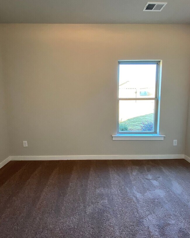 Building Photo - Home for Rent in Weaver AL... Available to View Now!!!