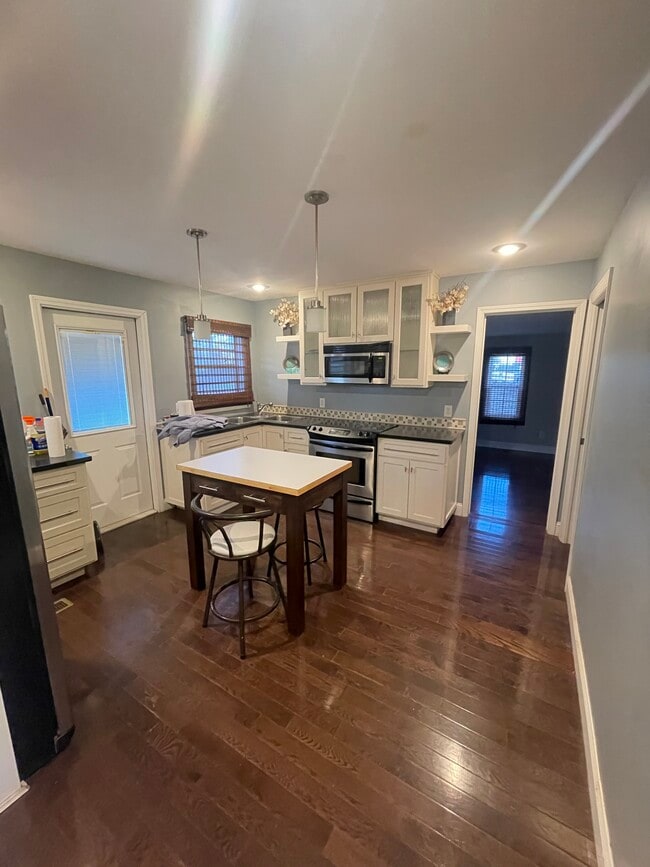 Building Photo - Brooks Street House - 1 bed 1 bath