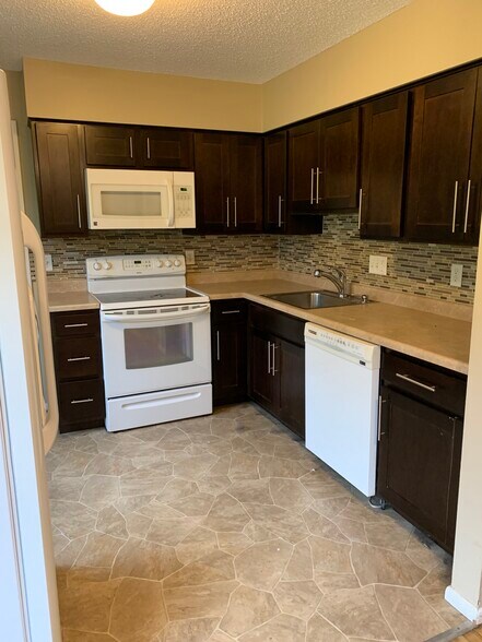 Building Photo - 2125 Hollywood Blvd