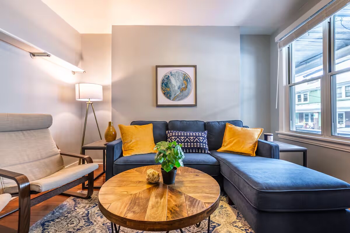 Living Room - 4210 Calvin St