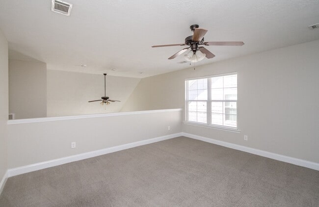 Building Photo - 823 Landing Dr