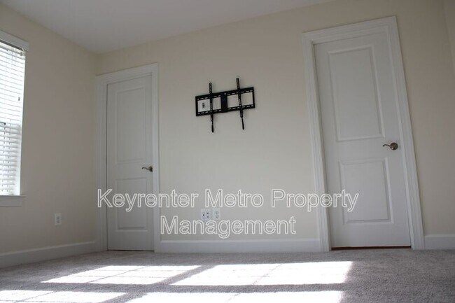 Building Photo - 2736 Pinebrook Rd