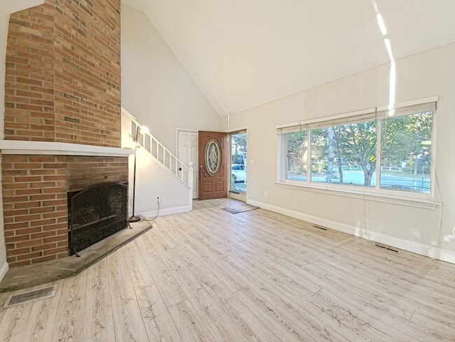 Building Photo - 253 Sudbury Ln