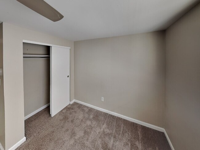 Building Photo - Lantern Square Apartments-B5