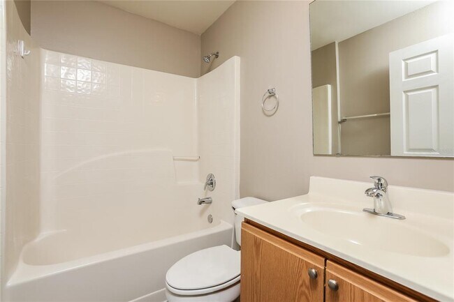 Building Photo - 977 Vanderbilt Dr