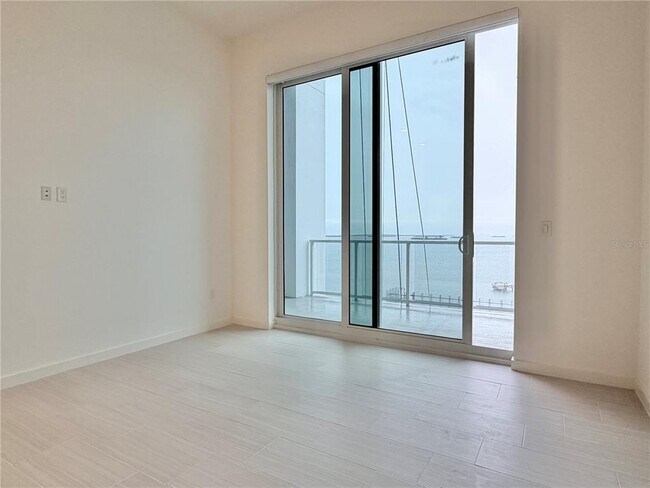 Building Photo - 920 N Osceola Ave