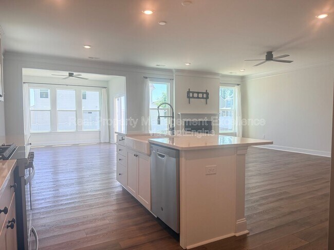 Building Photo - 16 Clear Creek Cir