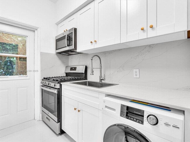 Building Photo - 821 Jefferson Ave