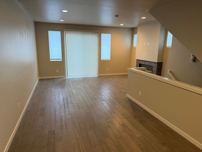 Building Photo - Renton Highlands newer 2bd Townhome For Rent!