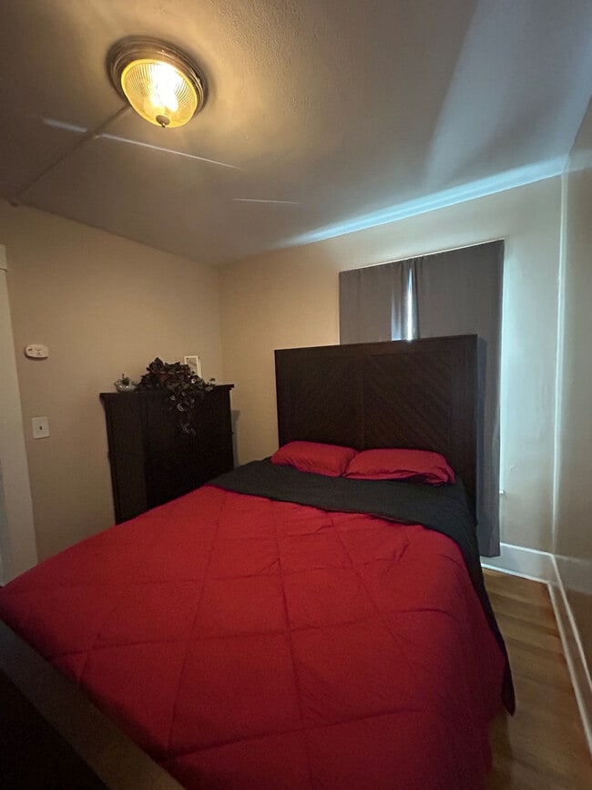 Building Photo - 160 Stafford Ave