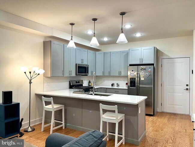 Primary Photo - 512 W Montgomery Ave