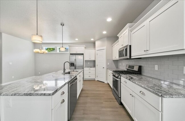 Building Photo - Eagle Townhome with Upscale Finishes!