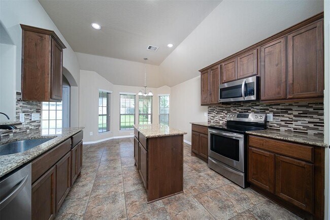 Building Photo - 2024 Silverwater Ct