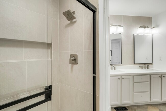 Building Photo - Robb Way