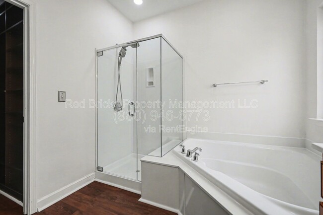 Building Photo - 2119 Baggins Ln