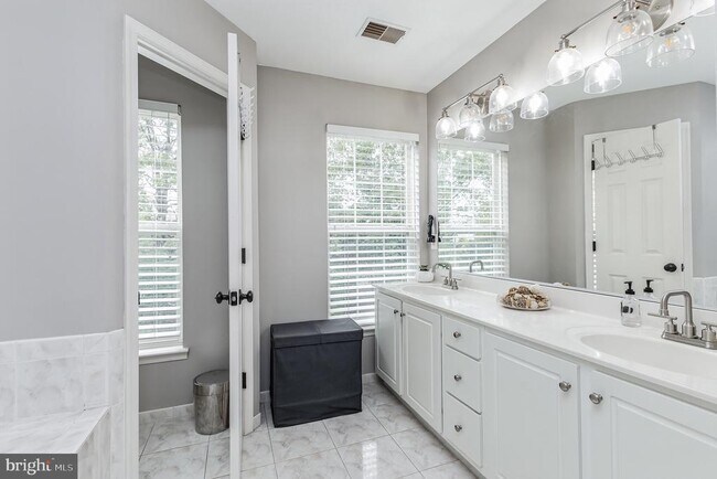 Building Photo - 42753 Stadler Ln