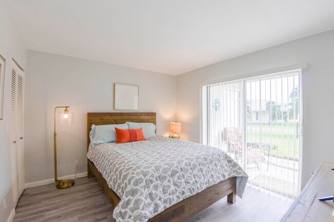 Building Photo - 18081 SE Country Club Dr
