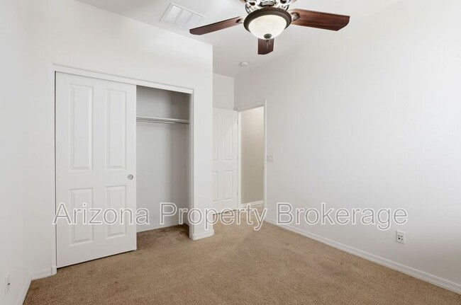 Building Photo - 824 E Jacob St