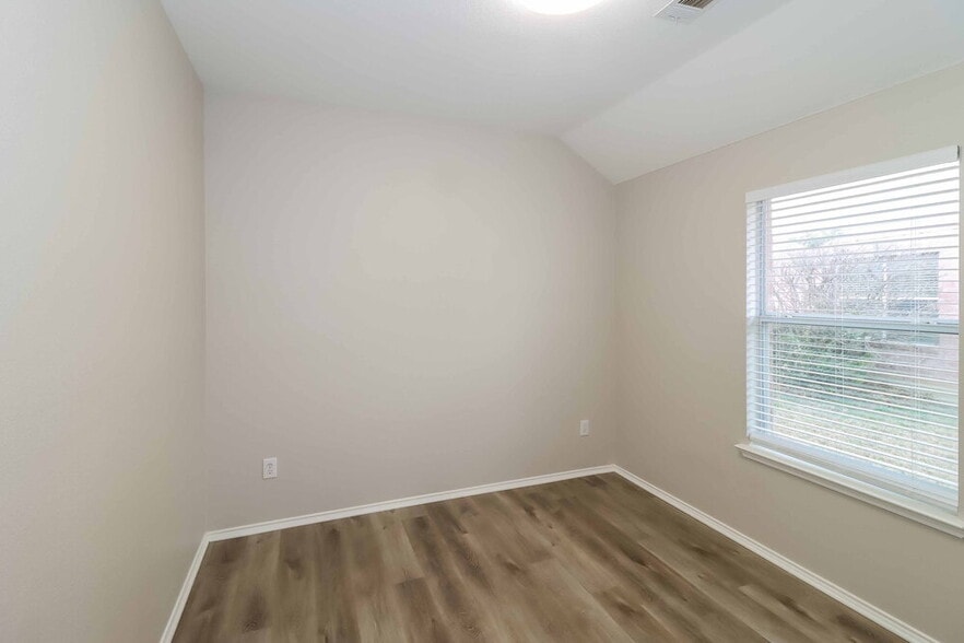 Building Photo - 904 Starling Ln