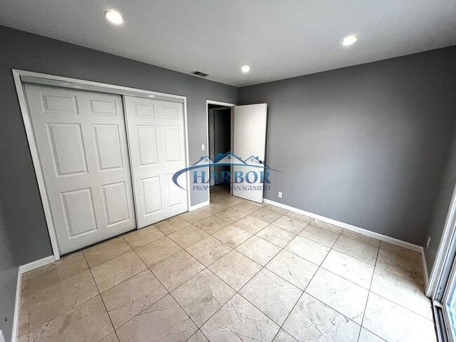 Building Photo - 4565 W 132nd St