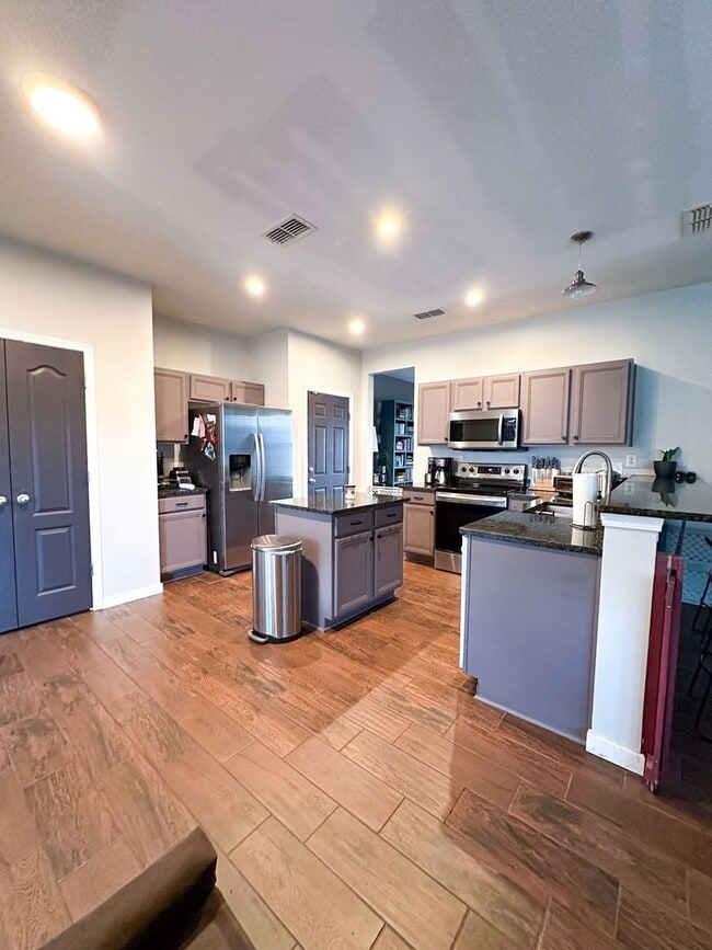 Building Photo - Spacious 4-Bedroom Home with Office Space ...