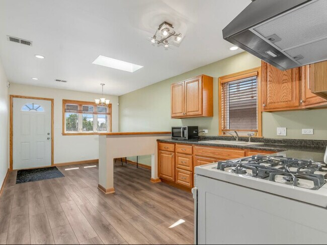 Building Photo - 5841 W 55th St