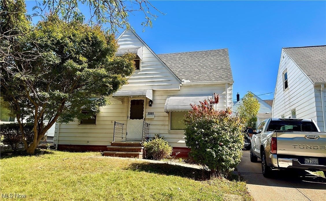 Building Photo - 5069 Henry St