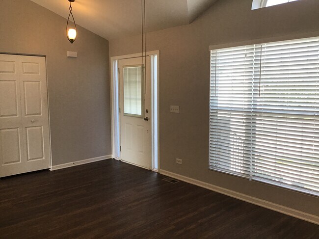 Building Photo - 1559 Parkside Dr