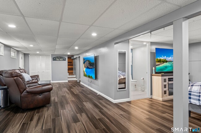 Building Photo - 77 Basswood Dr