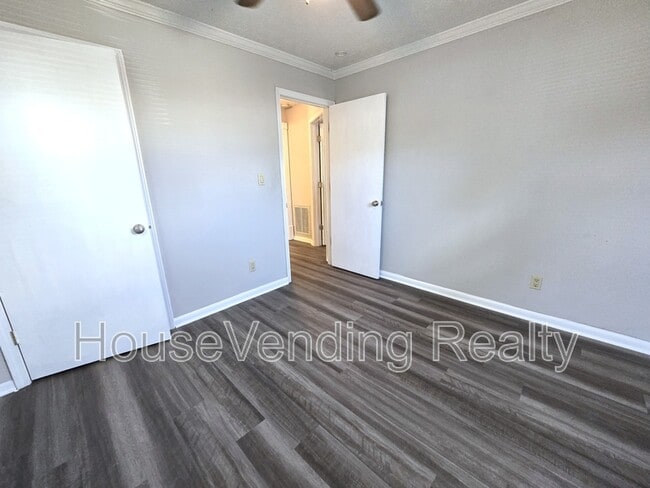 Building Photo - 2326 Grove St