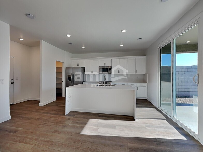 Building Photo - 20177 W Thomas Rd