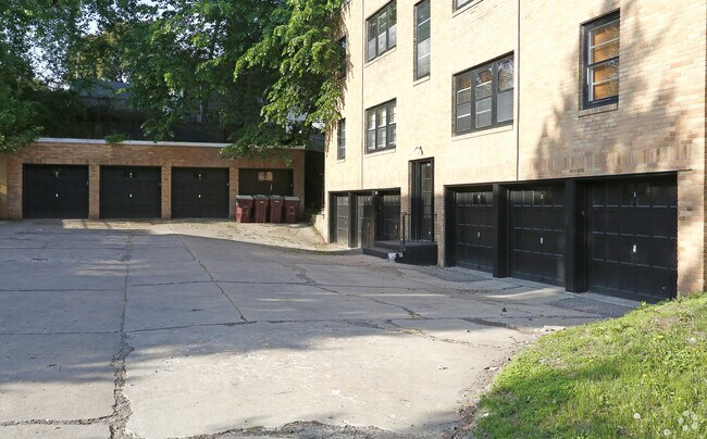 Building Photo - River Terrace
