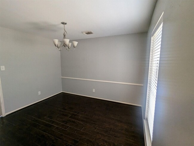 Building Photo - MOVE-IN READY 4 BED/ 2.5 BATH HOME IN MIDD...