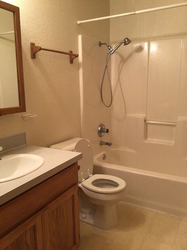 Building Photo - Silverton Duplex #13146