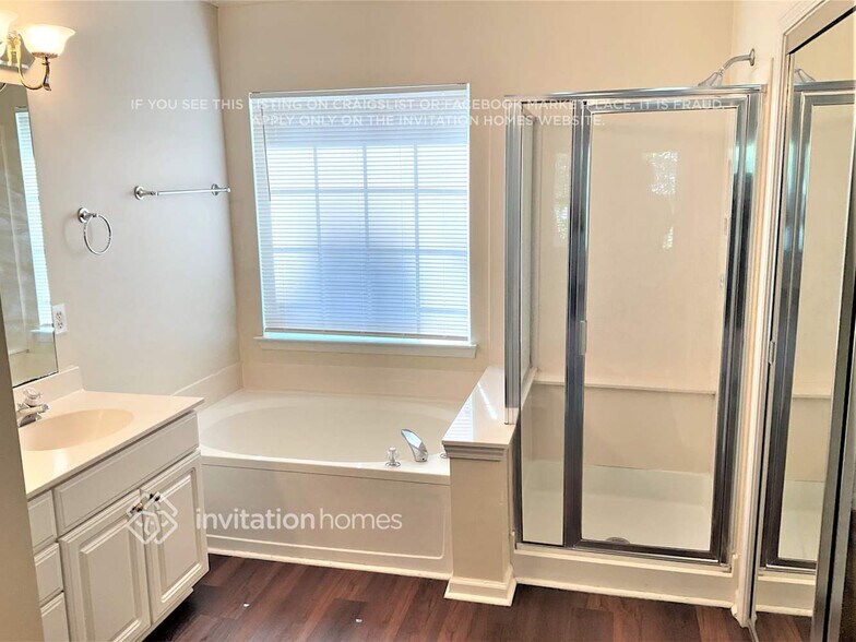 Building Photo - 9426 Olivia Ln