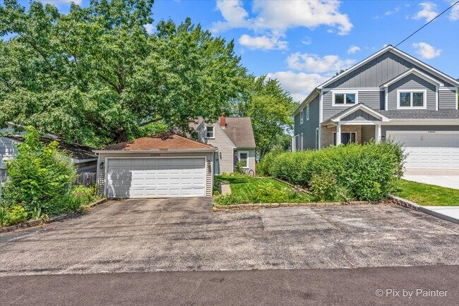 Building Photo - 24060 N Lakeside Dr